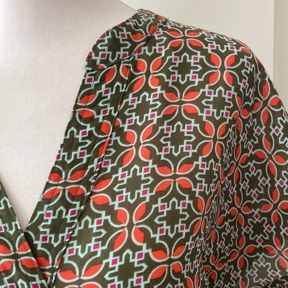 Banana Republic Factory medium button down blouse short sleeves green v-neck - Picture 7 of 13